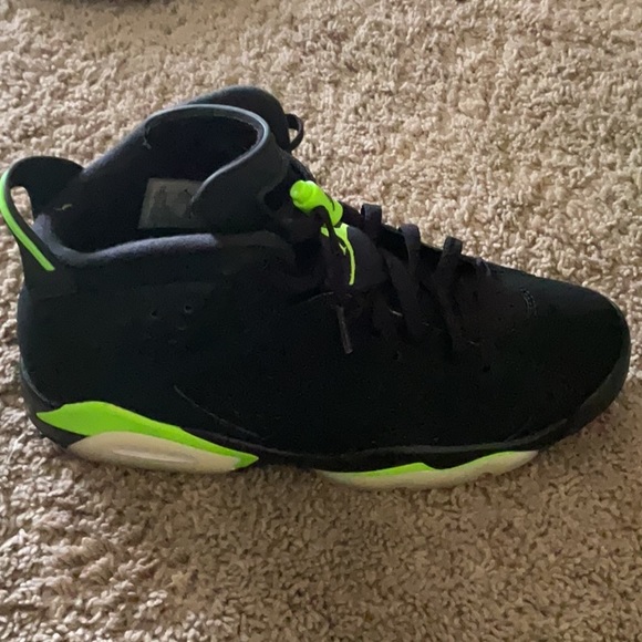 Retro Jordan 6’s Electric Green - Picture 6 of 7